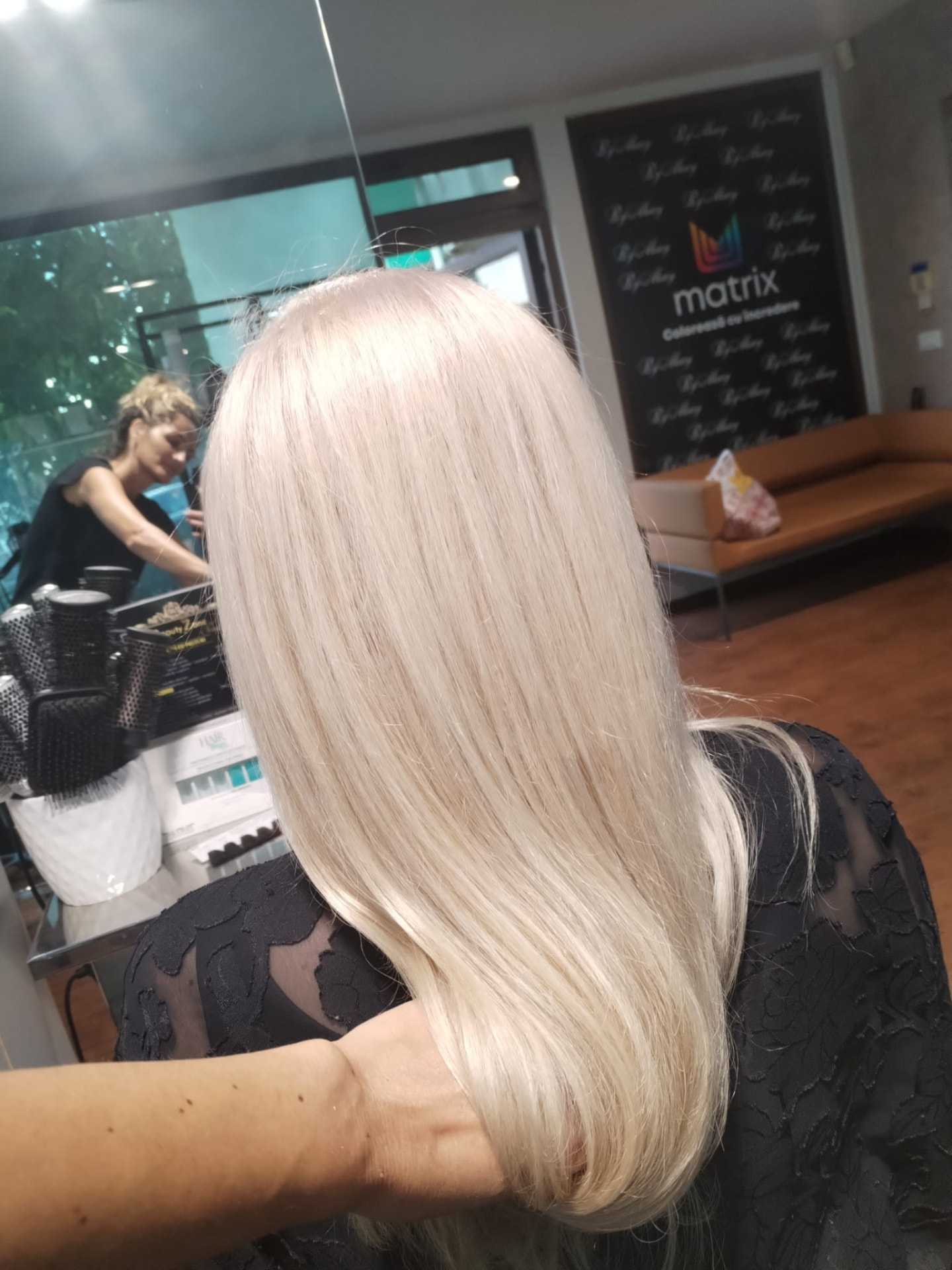 Lucrare Freya — Blond platinat