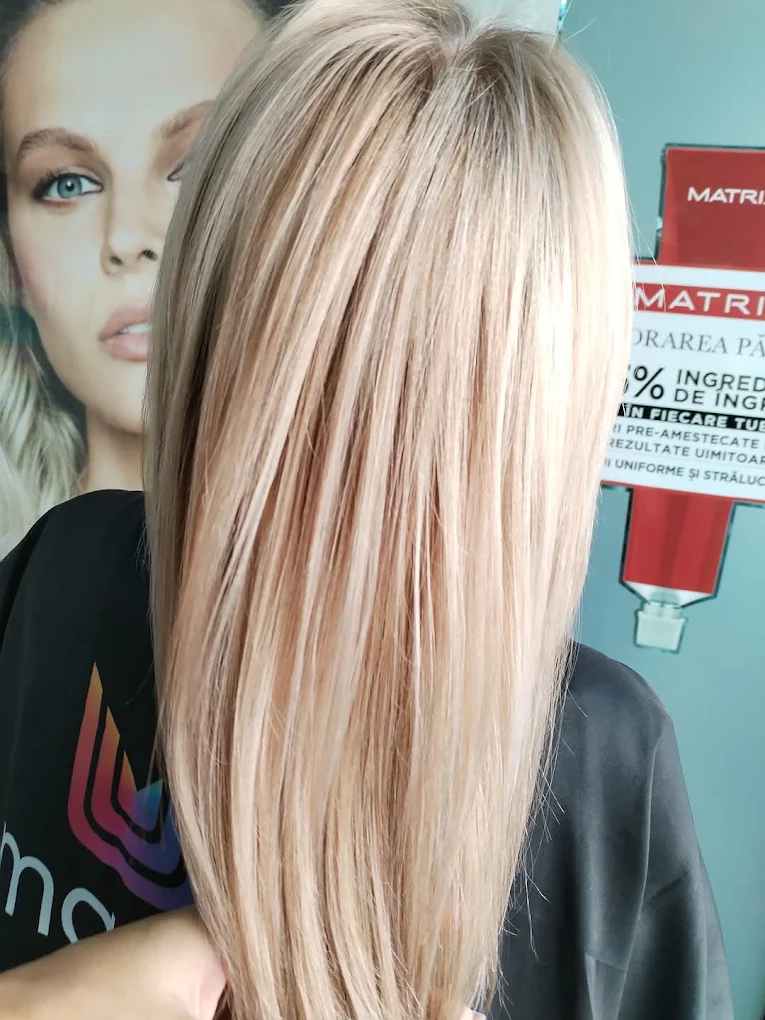 Lucrare Freya — Blond piersică